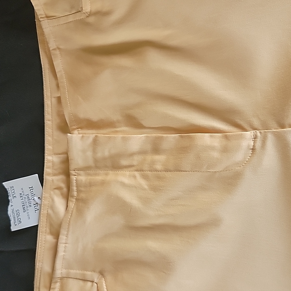 Ruby Rd. Capris,  Color Yellow,  Size 16 Petite - Picture 5 of 9